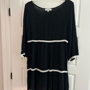 Umgee Black and White Relaxed Tunic Dress